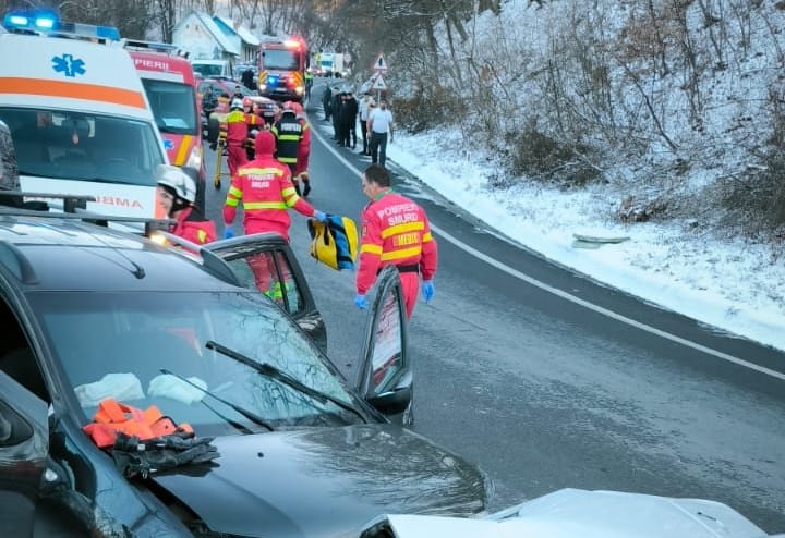 accident grav pe dn14 la slimnic. a fost alertat elicopterul smurd (update)