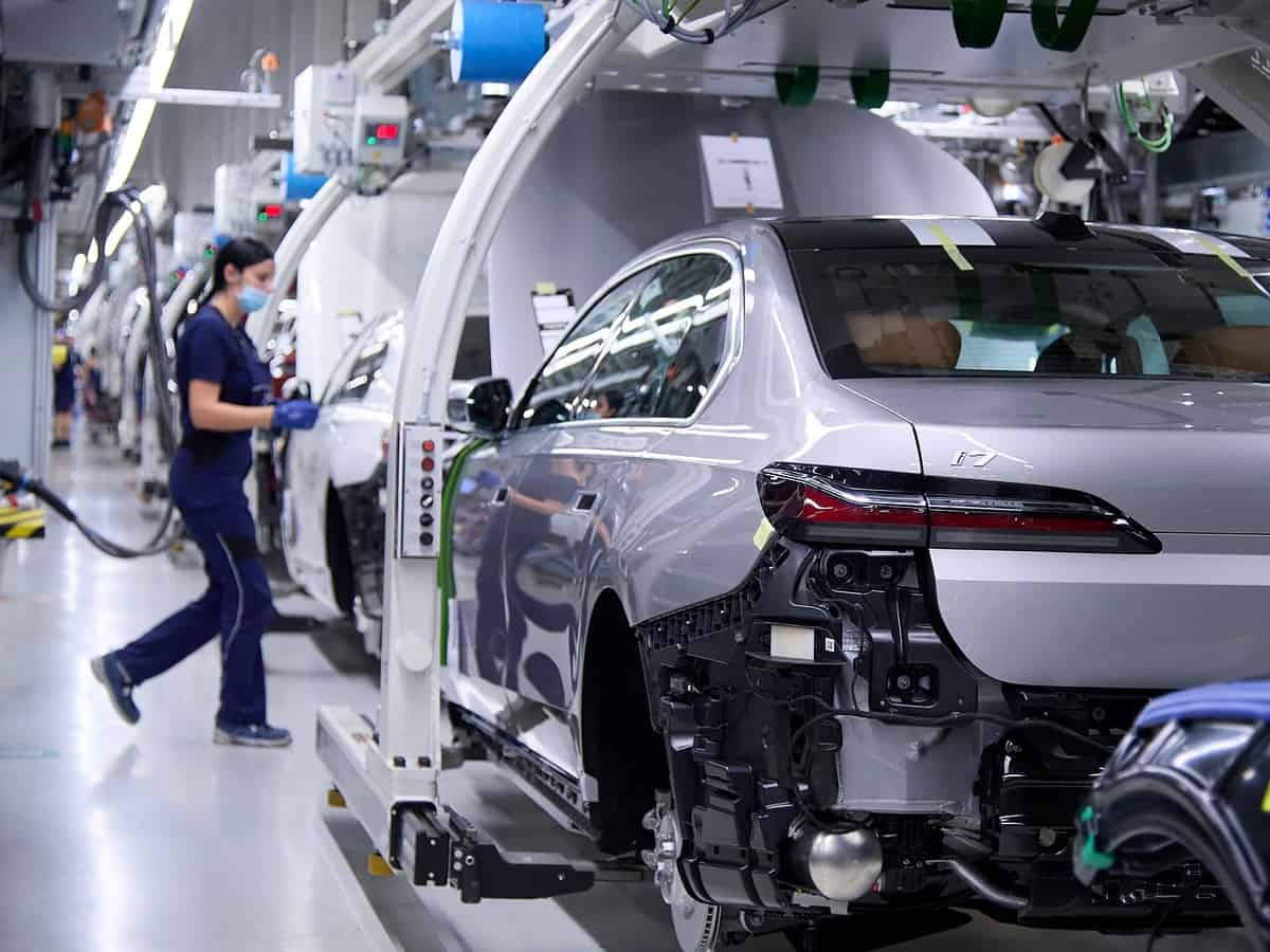 BMW transformă uzina de la Munchen în fabrică de mașini electrice