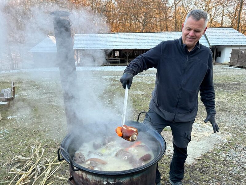 răcituri și ciorbe acre la ceaun în weekendul acesta la muzeul astra (video)