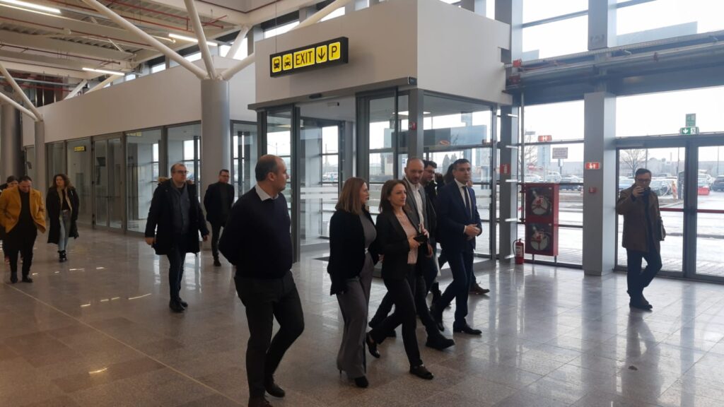 aeroportul din sibiu, dotat cu tehnologii de ultimă generație. lucrările la noul terminal finalizate, în proporție de 99,5 la sută (foto, video)