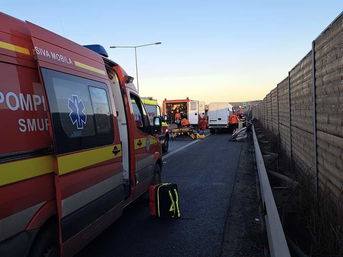 starea răniților din accidentul de vineri dimineață de pe autostrada a1 sibiu. a intervenit elicopterul smurd (foto)