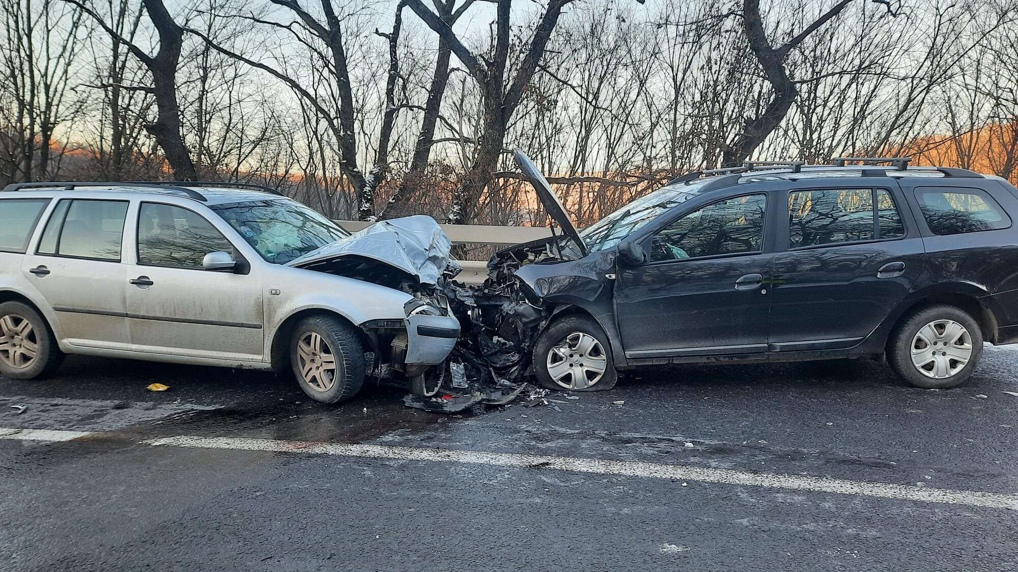 accidentul grav de duminică de la slimnic. 4 persoane rănite după ce un șofer a intrat pe contrasens (foto)