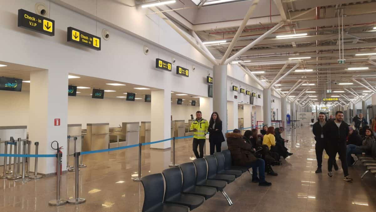 aeroportul din sibiu, dotat cu tehnologii de ultimă generație. lucrările la noul terminal finalizate, în proporție de 99,5 la sută (foto, video)