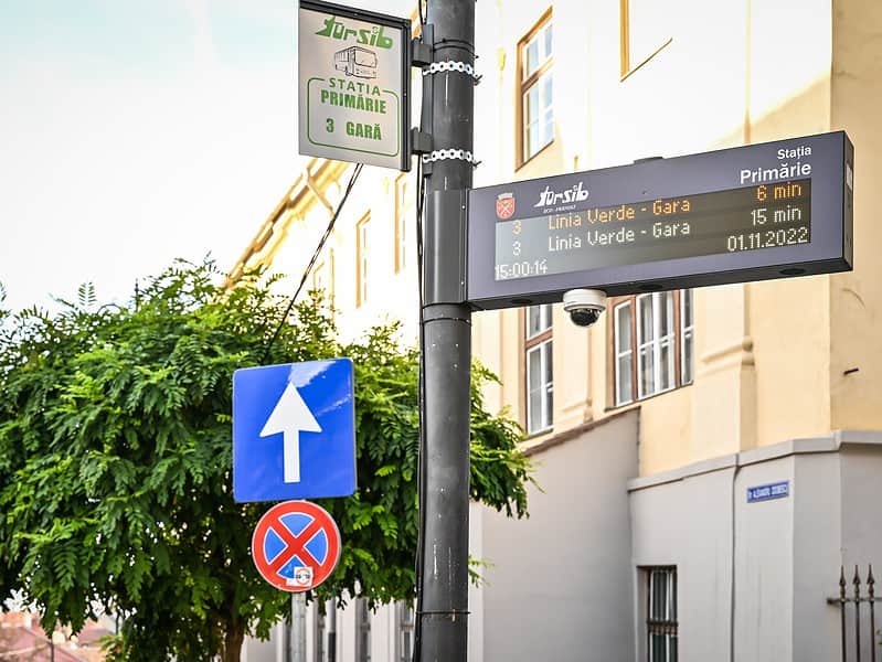 primăria sibiu mai cumpără încă 110 afișaje digitale de informare pentru stațiile de autobuz ale tursib-ului