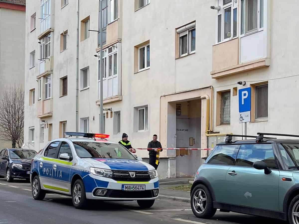 copilul care a căzut de la etajul 5 al unui bloc din ștrand era singur în casă. sora lui ieșise din apartament cu câteva minute înainte de tragedie