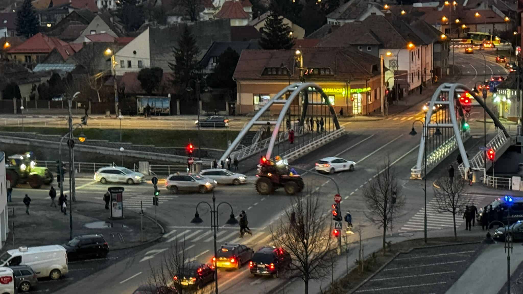 Protestul fermierilor și transportatorilor la Sibiu. Se îndreaptă către ieșirea din municipiu (live text, foto, video)