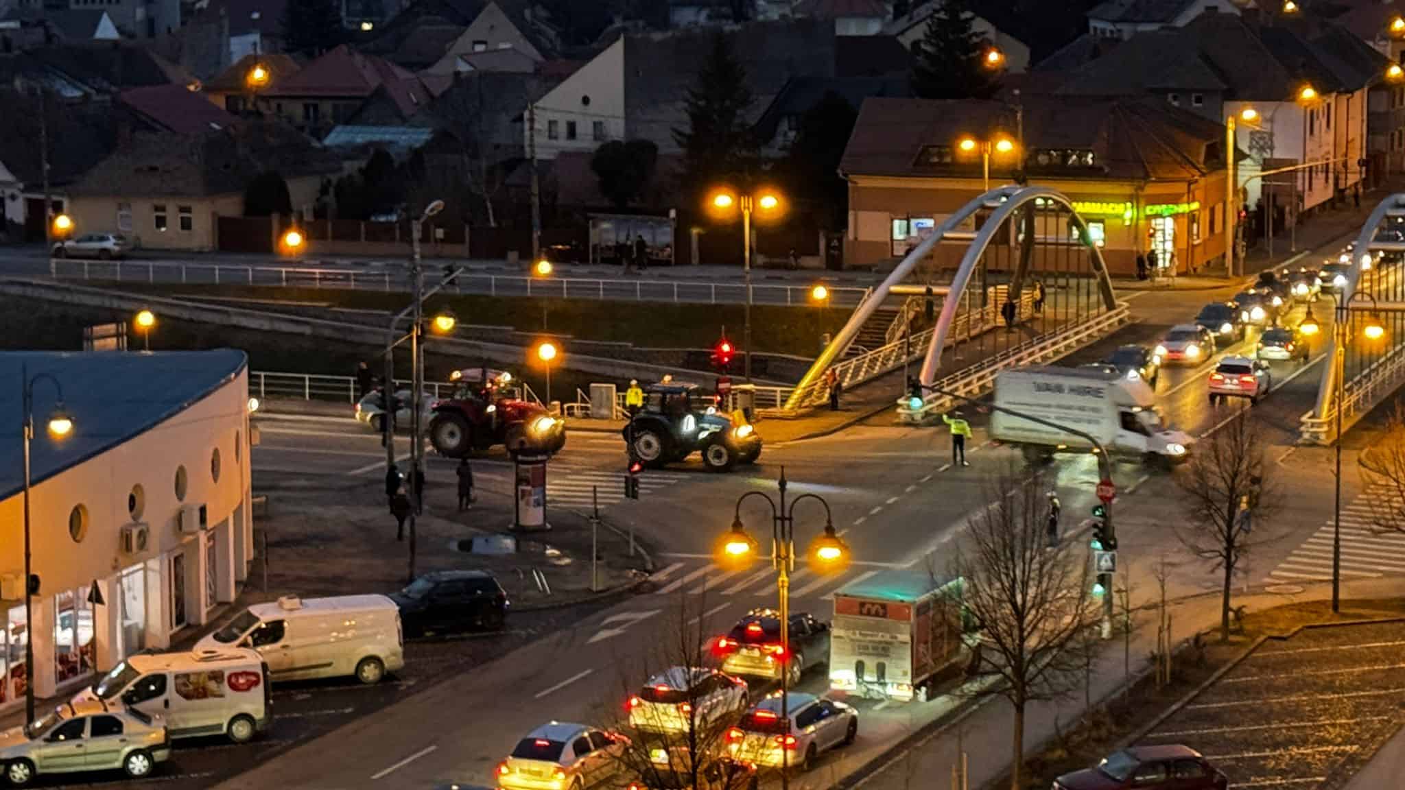 Protestul fermierilor și transportatorilor la Sibiu. Se îndreaptă către ieșirea din municipiu (live text, foto, video)