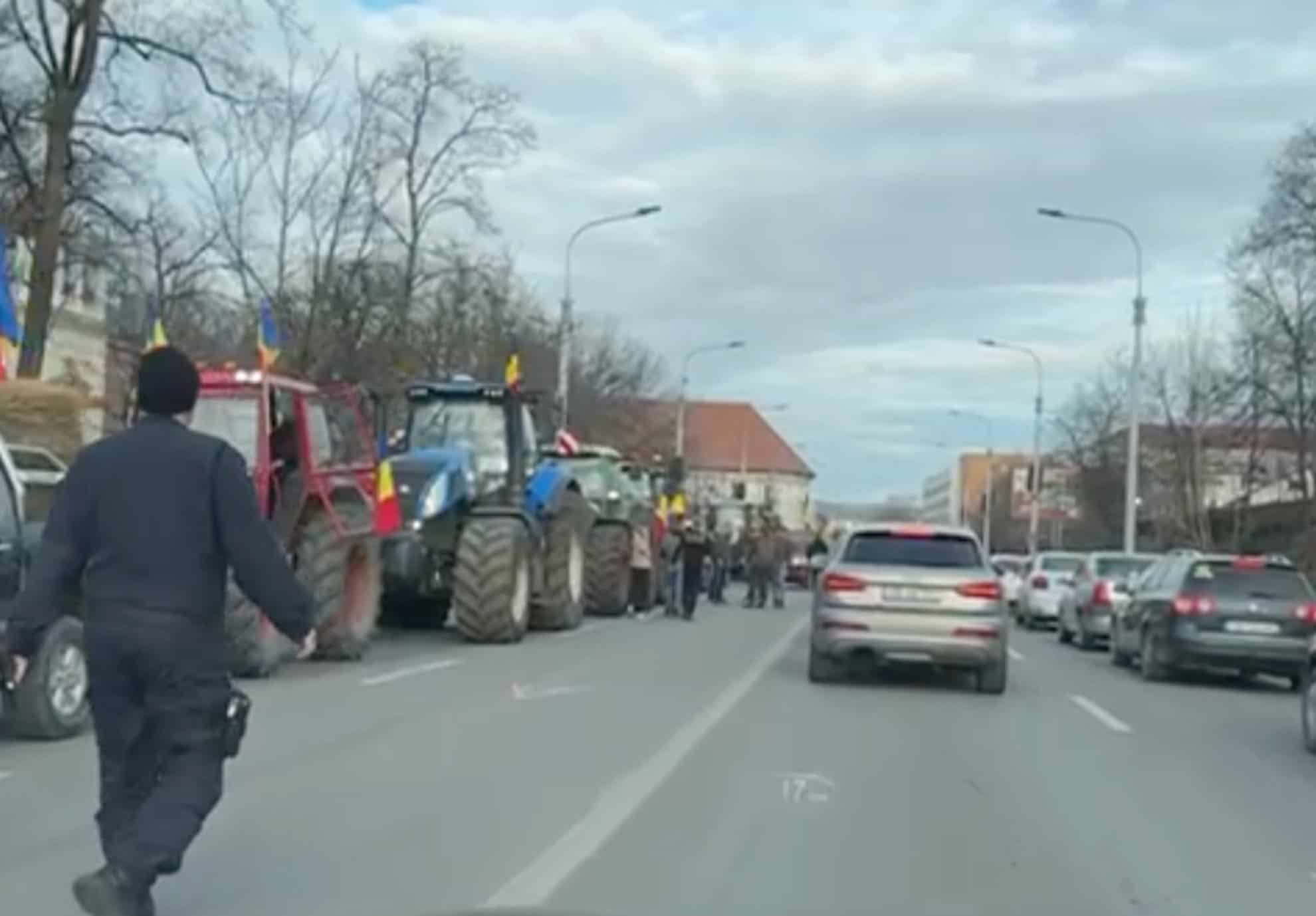 Protestul fermierilor și transportatorilor la Sibiu. Se îndreaptă către ieșirea din municipiu (live text, foto, video)