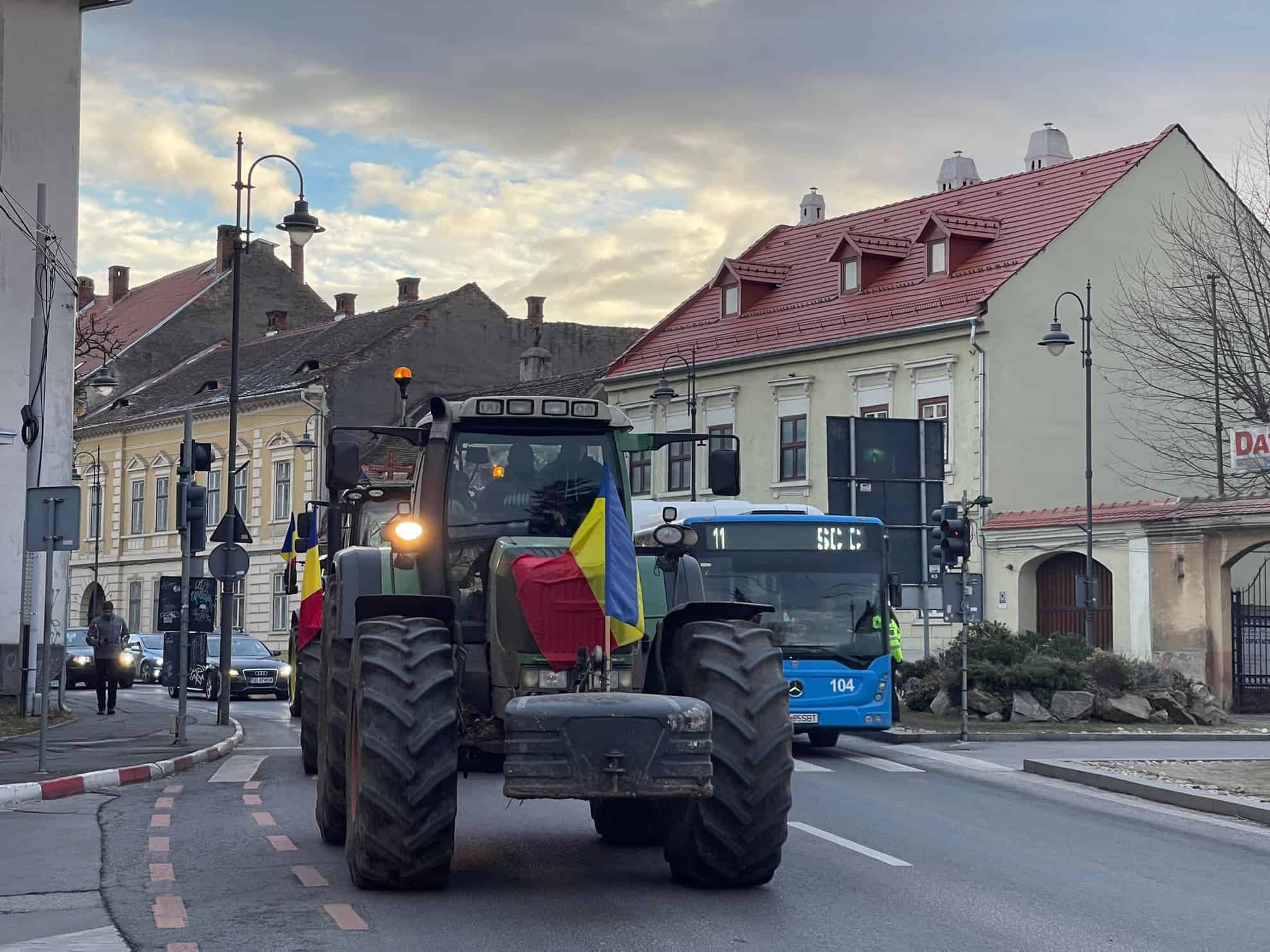 Protestul fermierilor și transportatorilor la Sibiu. Se îndreaptă către ieșirea din municipiu (live text, foto, video)