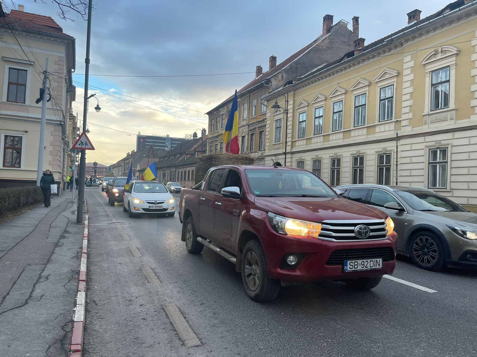 Protestul fermierilor și transportatorilor la Sibiu. Se îndreaptă către ieșirea din municipiu (live text, foto, video)