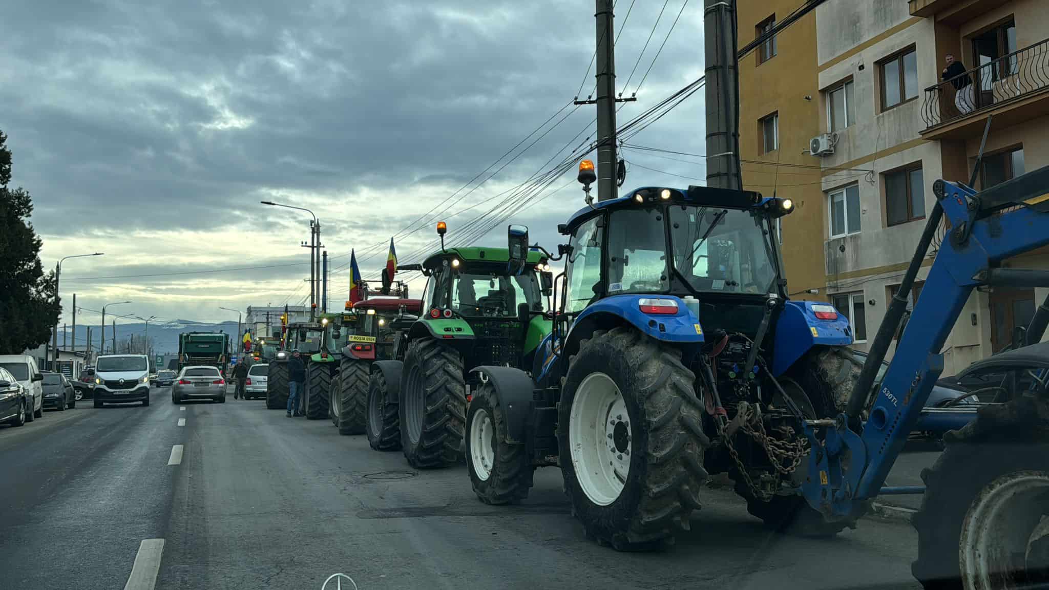 Protestul fermierilor și transportatorilor la Sibiu. Se îndreaptă către ieșirea din municipiu (live text, foto, video)