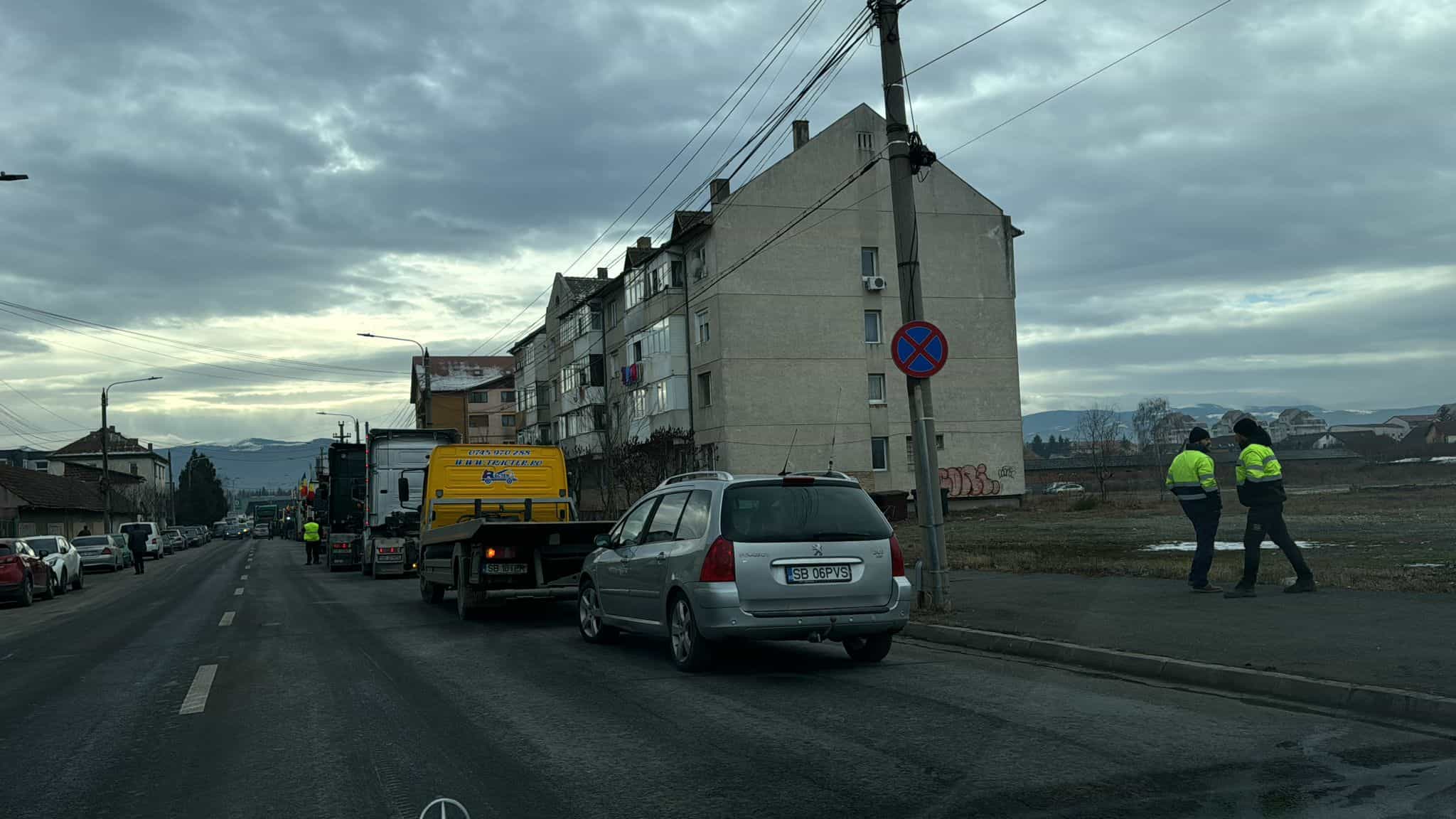 Protestul fermierilor și transportatorilor la Sibiu. Se îndreaptă către ieșirea din municipiu (live text, foto, video)