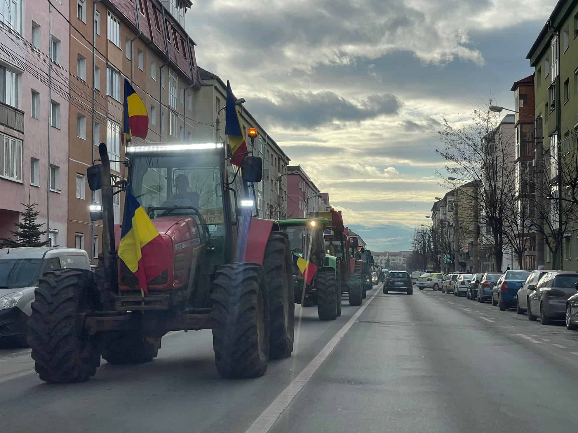 Protestul fermierilor și transportatorilor la Sibiu. Se îndreaptă către ieșirea din municipiu (live text, foto, video)