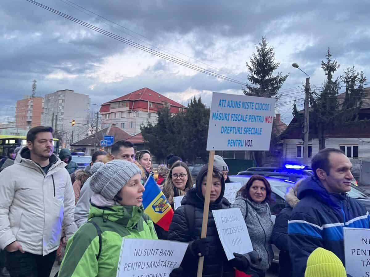 Reîncep protestele împotriva măsurilor fiscale la Sibiu. Marșul începe din Piața Mare