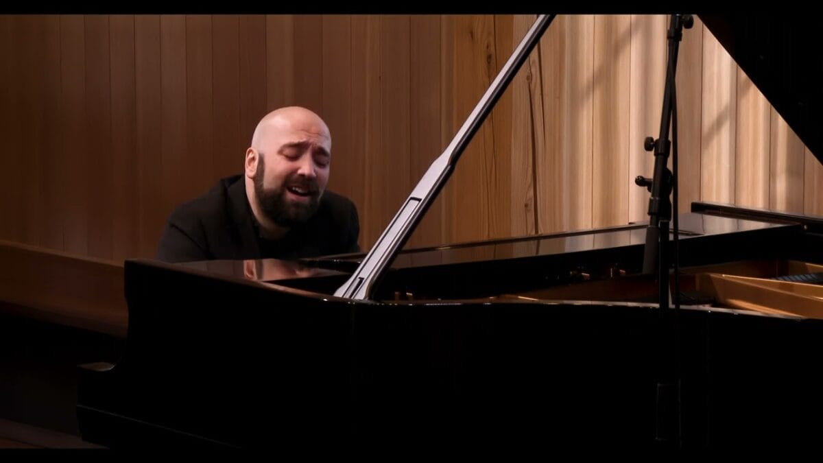 unul dintre cei mai importanți pianisti ai lumii, alessandro deljavan, concertează la filarmonica din sibiu