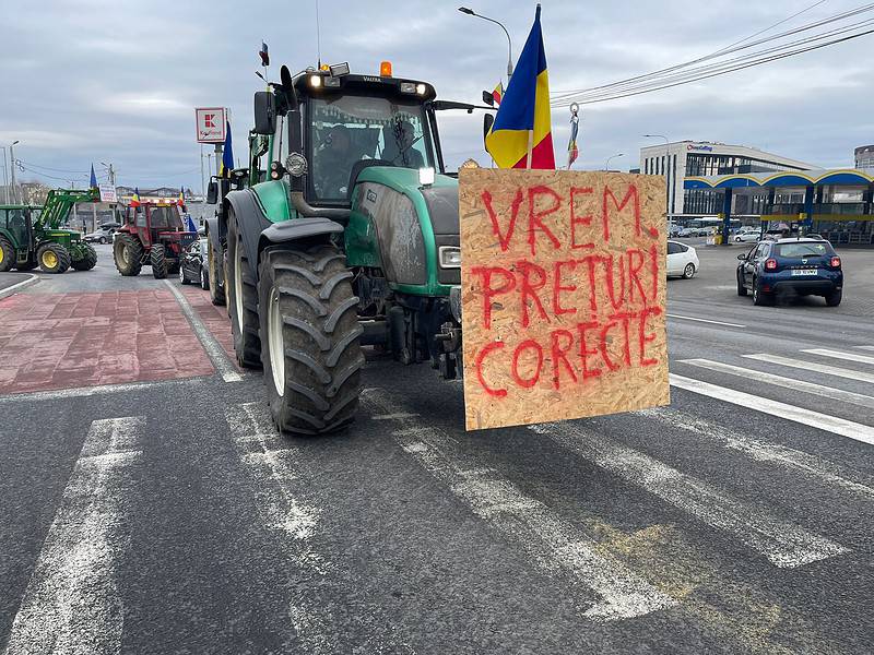 Sibiul paralizat de protestul fermierilor. Zeci de tractoare merg cu viteză mică pe principalele străzi din municipiu (foto, video)