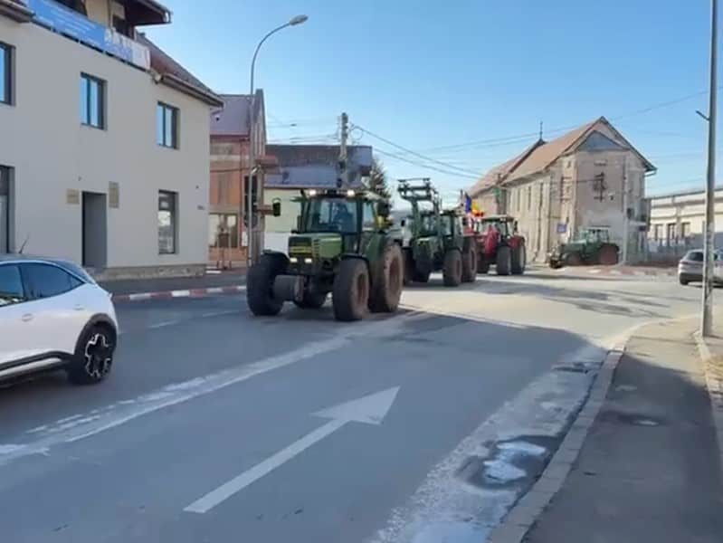 protestele transportatorilor și fermierilor continuă. la sibiu zeci de tractoare vor mărșălui pe străzile principale