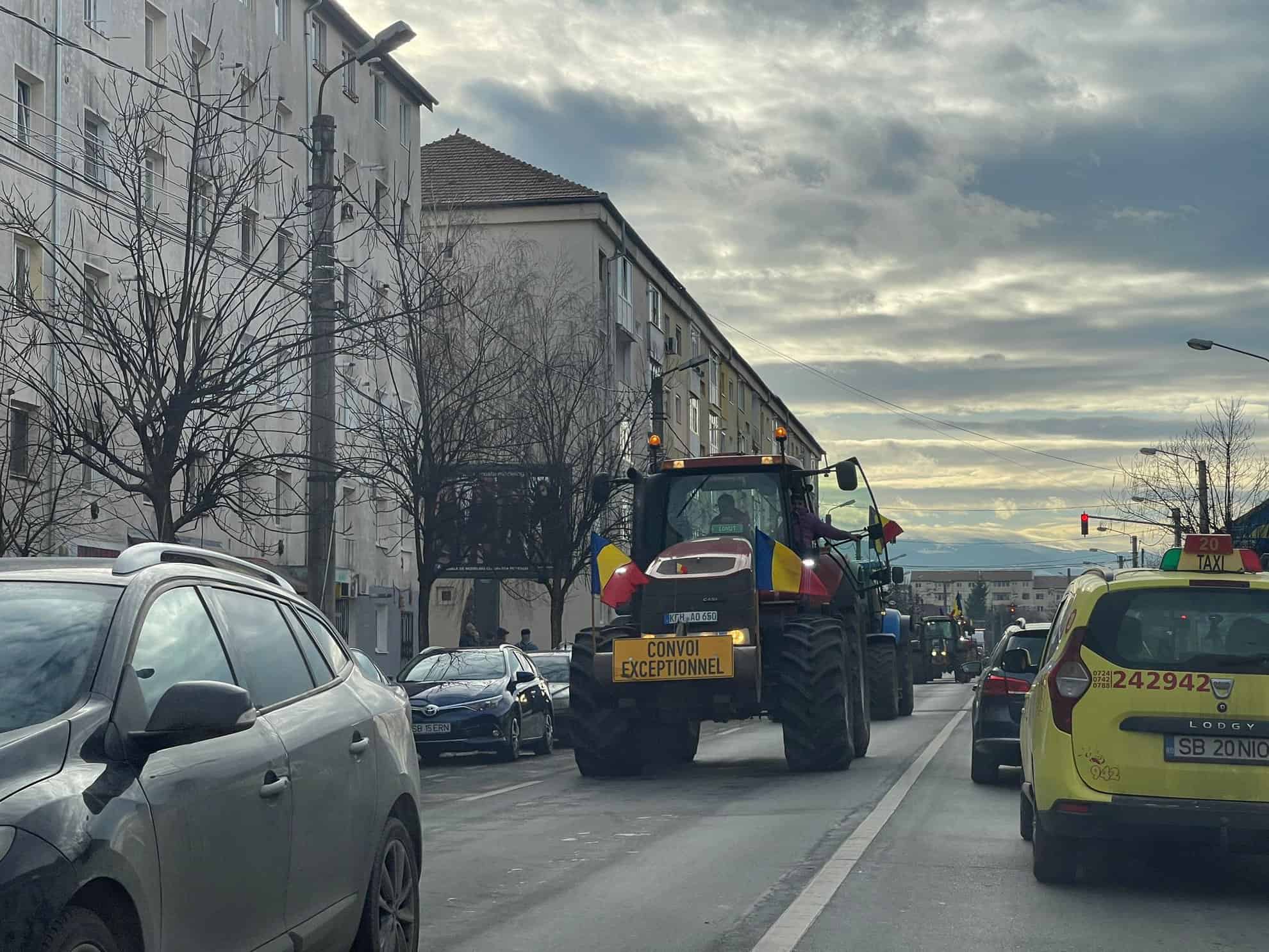 Protestul fermierilor și transportatorilor la Sibiu. Se îndreaptă către ieșirea din municipiu (live text, foto, video)