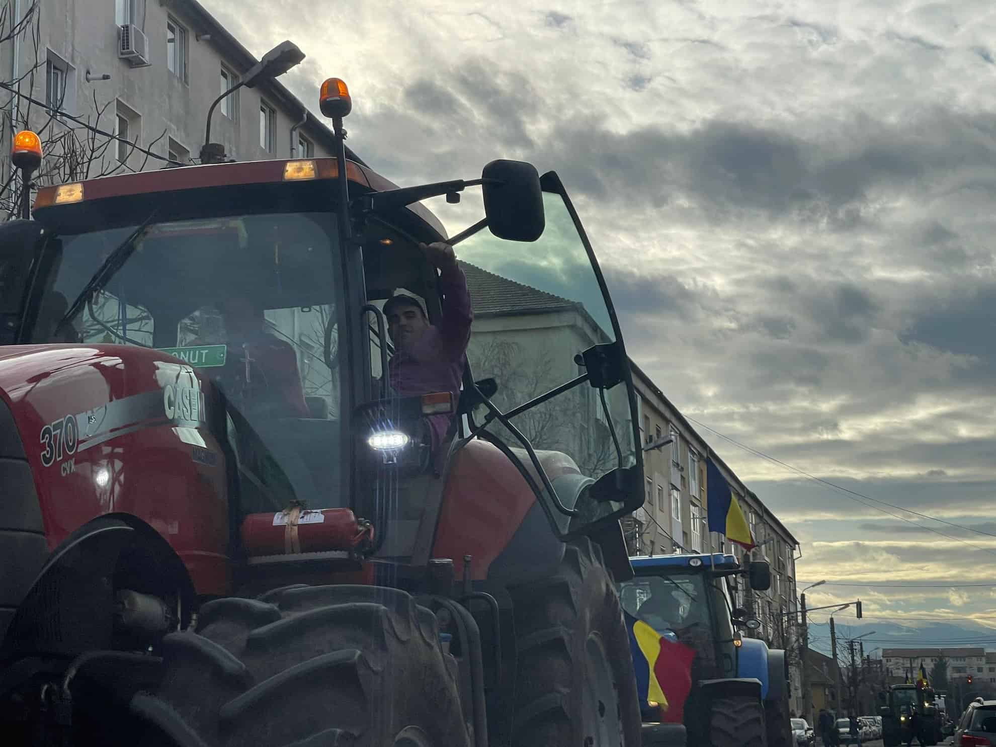 Protestul fermierilor și transportatorilor la Sibiu. Se îndreaptă către ieșirea din municipiu (live text, foto, video)