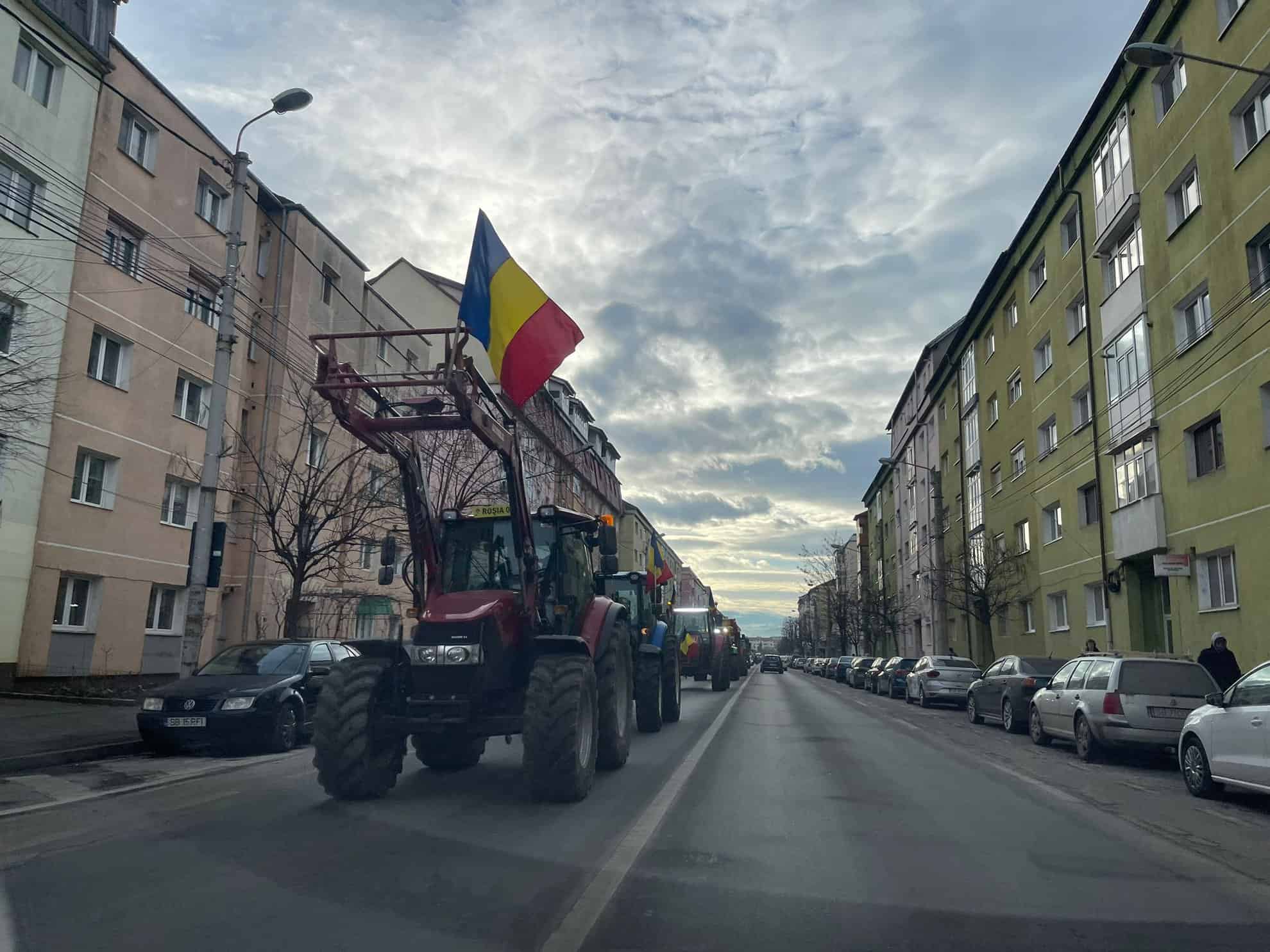 Protestul fermierilor și transportatorilor la Sibiu. Se îndreaptă către ieșirea din municipiu (live text, foto, video)