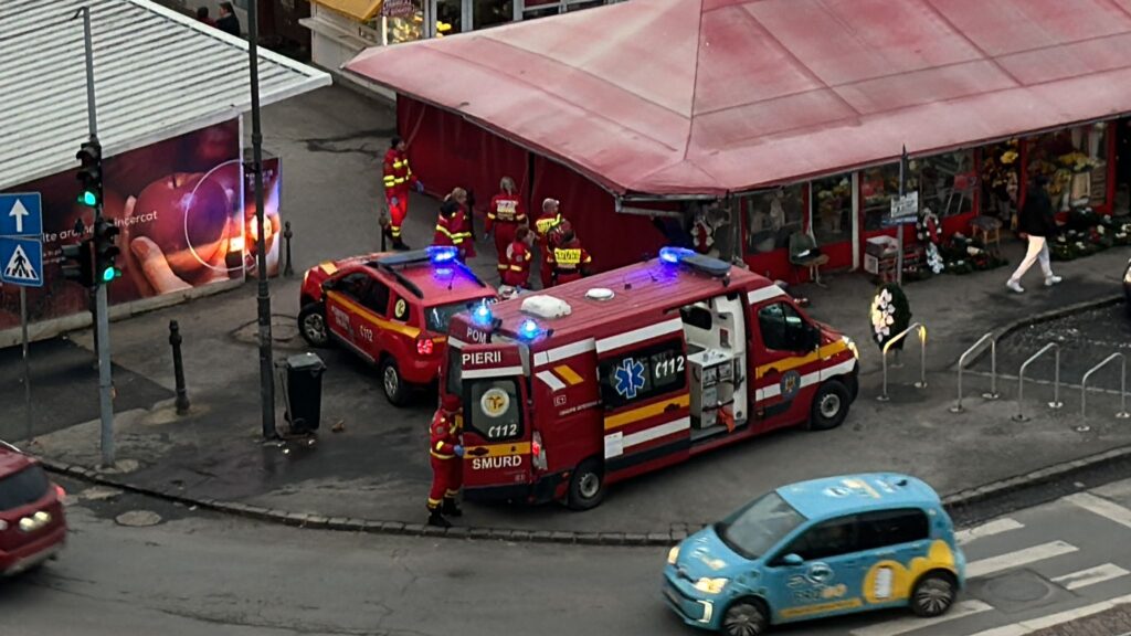 Panică la Piața Cibin. Bărbat preluat de SMURD și dus de urgență la spital (video foto)