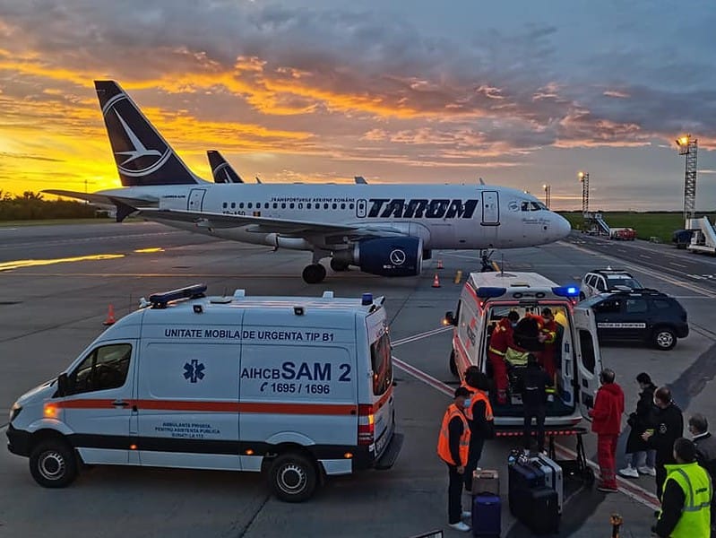 panică într-un avion tarom. un pasager a încercat să își taie venele cu o lamă