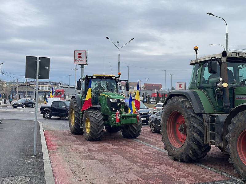 fermierii reiau protestele prin sibiu, începând de vineri. peste 400 de tractoare și camioane vor mărșălui pe principalele artere