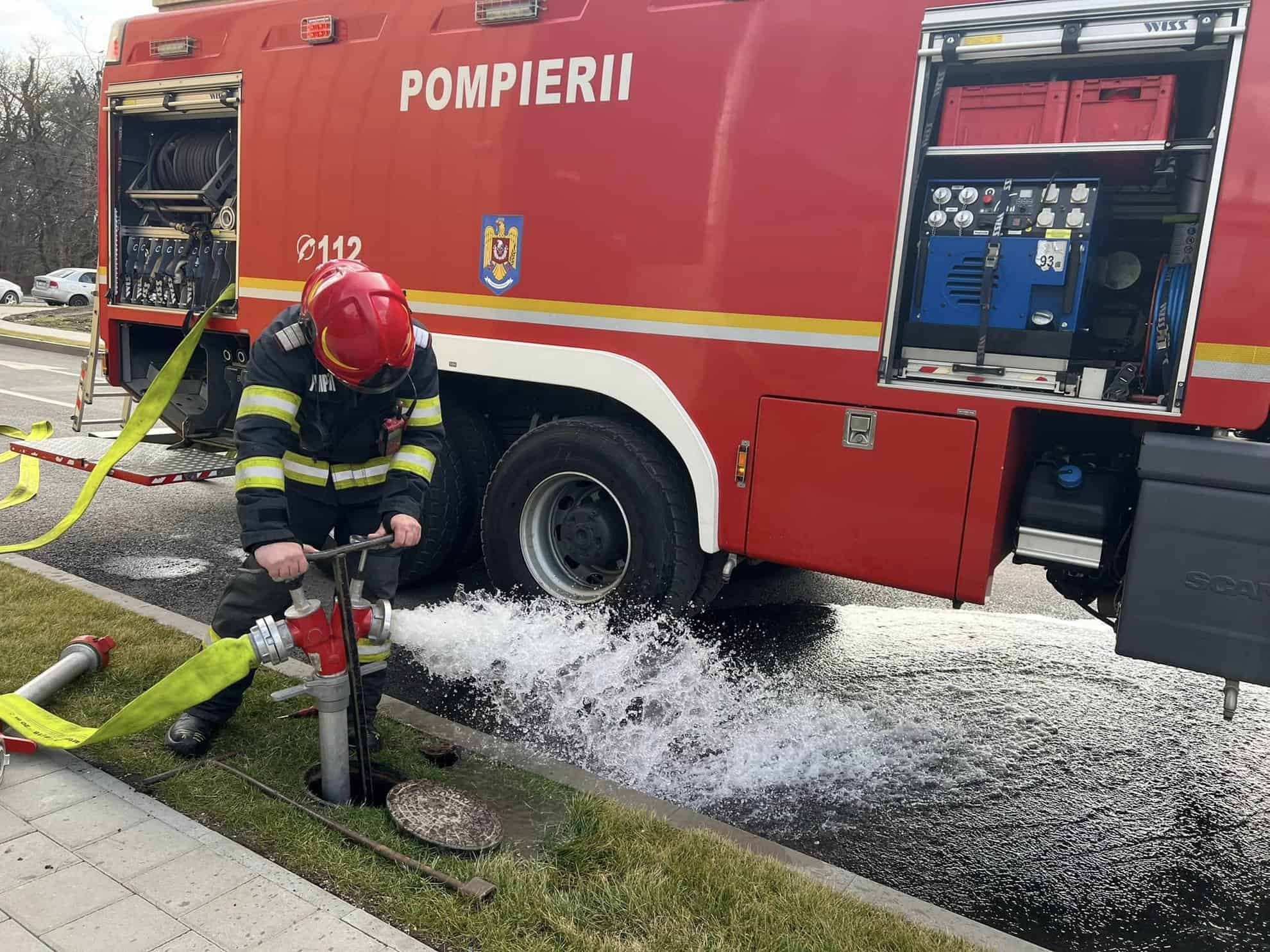 Exercițiu pe bulevardul Victoriei la cel mai nou hotel din Sibiu. Mai mulți pompieri sunt prezenți în zonă (update foto)