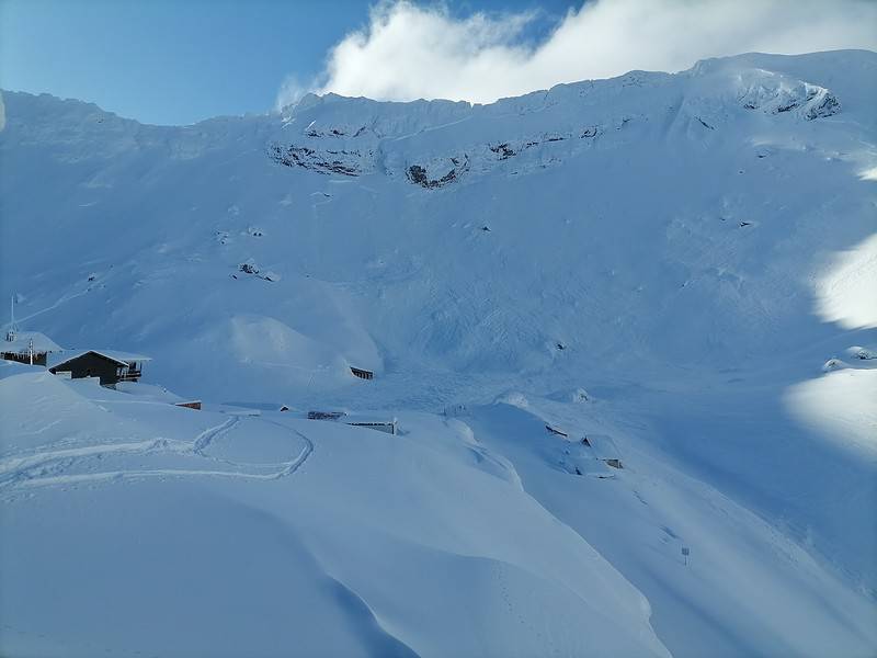 avalanșă de mari dimensiuni la bâlea lac. nimeni nu a fost rănit (foto)