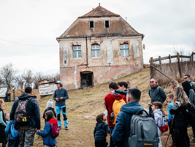 drumeție în familie în aria protejată podișul hârtibaciului