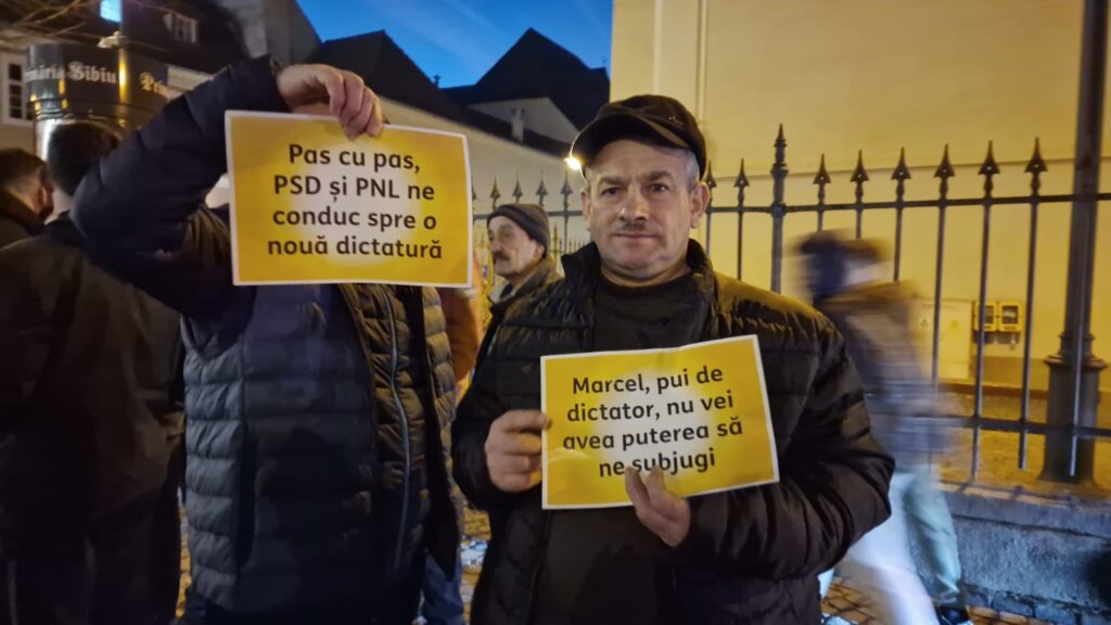 protest aur în fața sediului psd sibiu: "vrem dreptate, nu comasate"