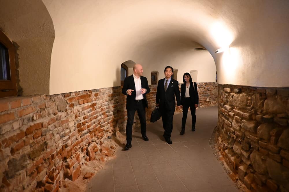 noul ambasador al japoniei a vizitat filarmonica din sibiu. lupeș: ”suntem onorați. sperăm să colaborăm cât mai bine pe viitor” (foto)