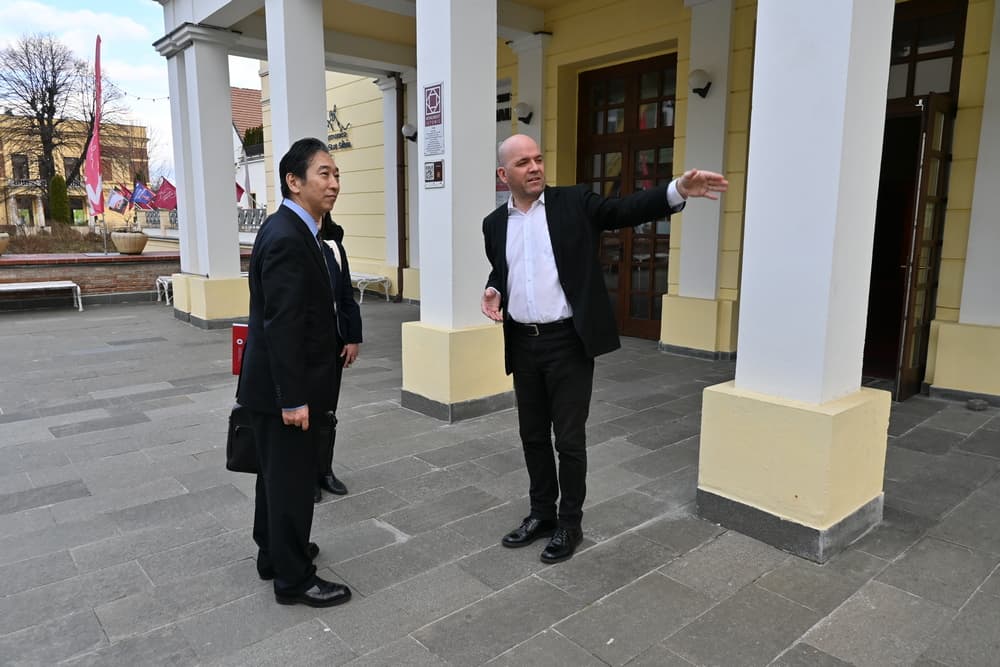 noul ambasador al japoniei a vizitat filarmonica din sibiu. lupeș: ”suntem onorați. sperăm să colaborăm cât mai bine pe viitor” (foto)