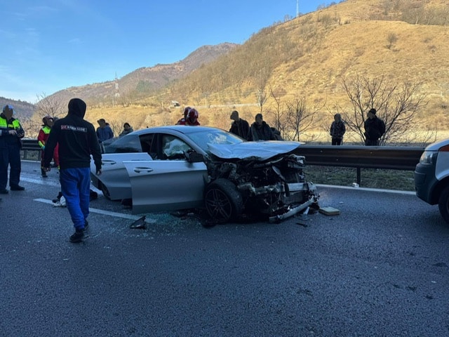 accident grav pe valea oltului. două persoane rănite la câineni (foto)