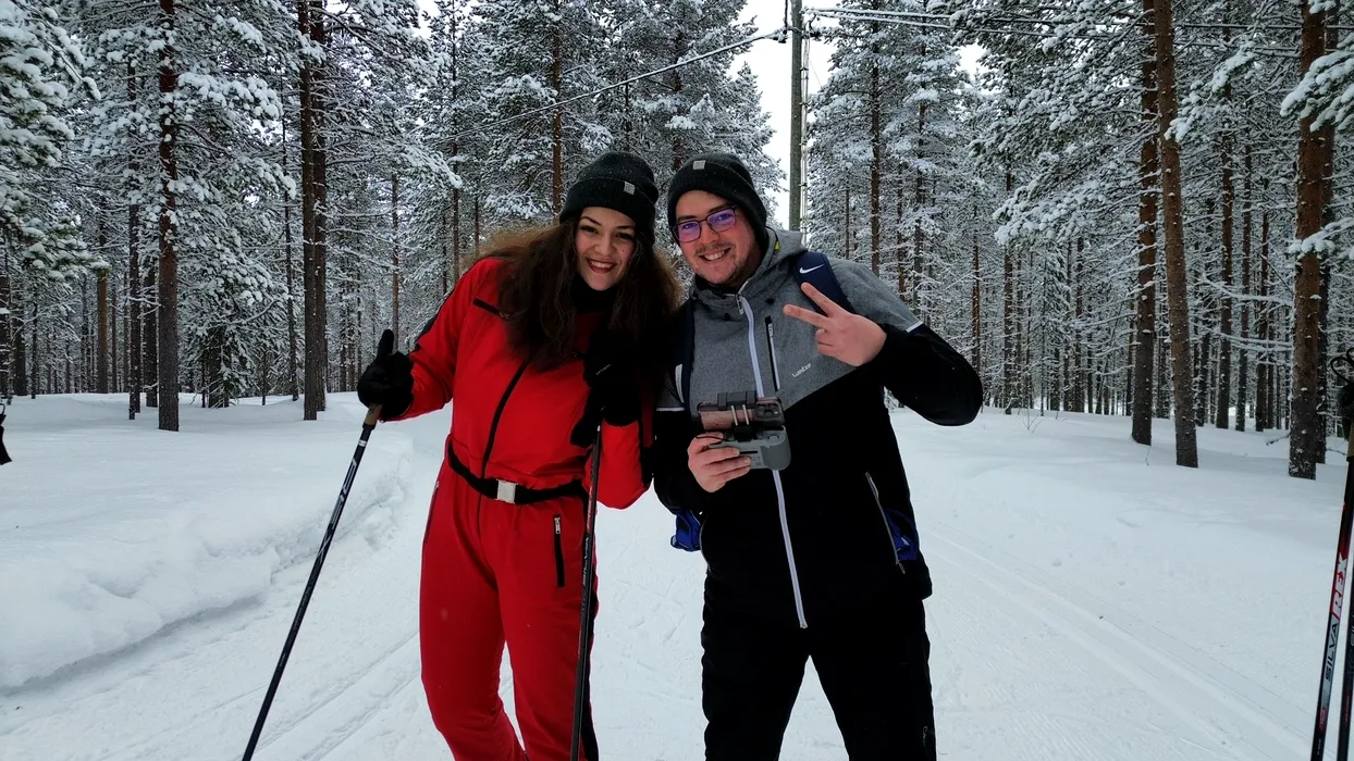 Viață ca în basme pentru doi tineri din Sibiu. Teodora și Andrei lucrează și locuiesc în Laponia: ”Aici se plimbă reni peste tot” (foto)