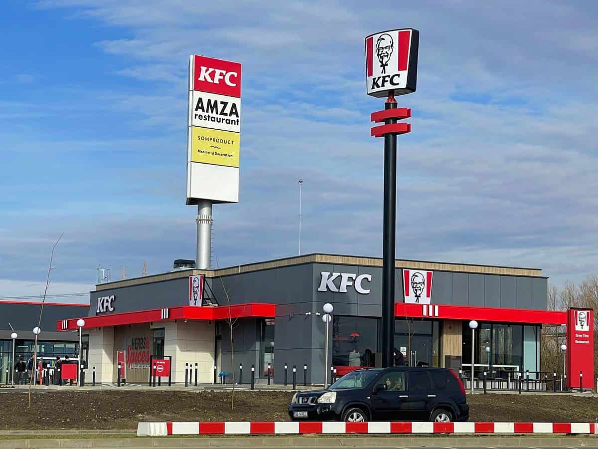 s-a deschis al patrulea restaurant kfc din sibiu. este al doilea de tip drive-thru (foto)