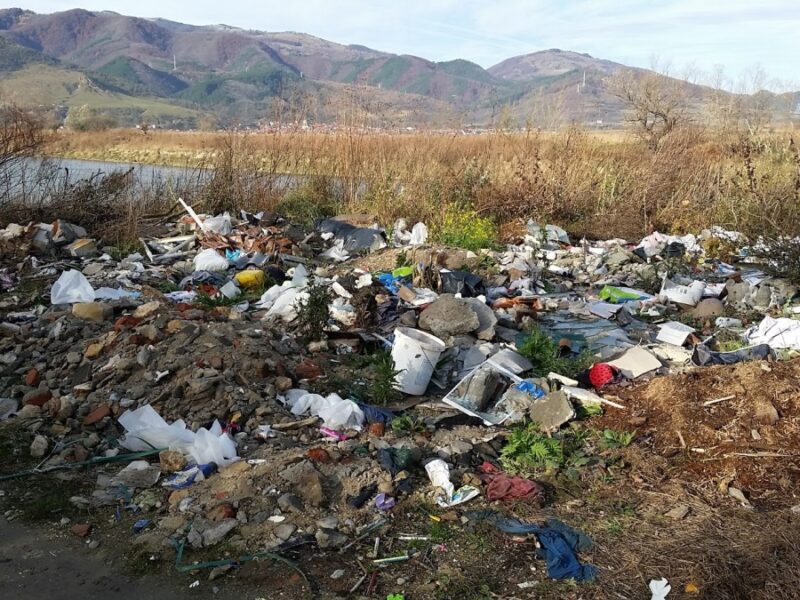 râurile, pârăurile și câmpurile din jurul sibiului sunt pline de gunoaie de ce atâta ură față de natură?