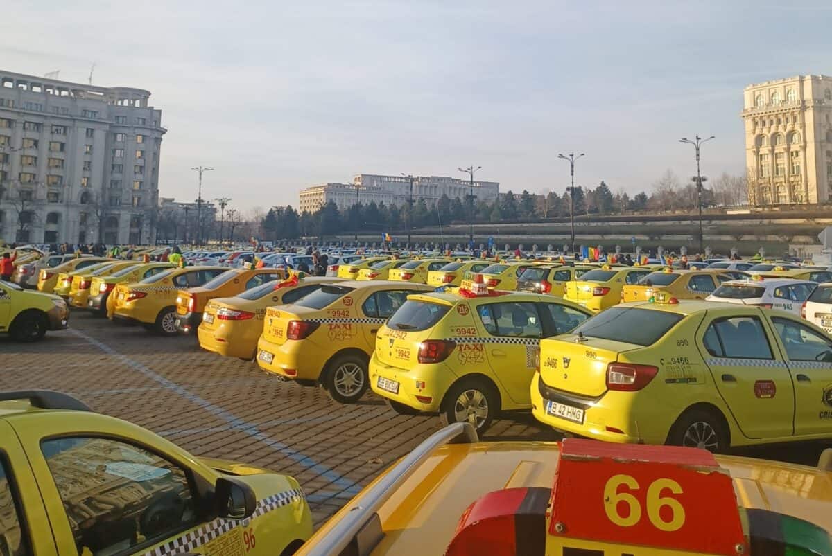 zeci de taximetriști din sibiu participă la protestul din bucurești. sibian: „ne dorim îmbunătățirea activității de taximetrie” (foto)