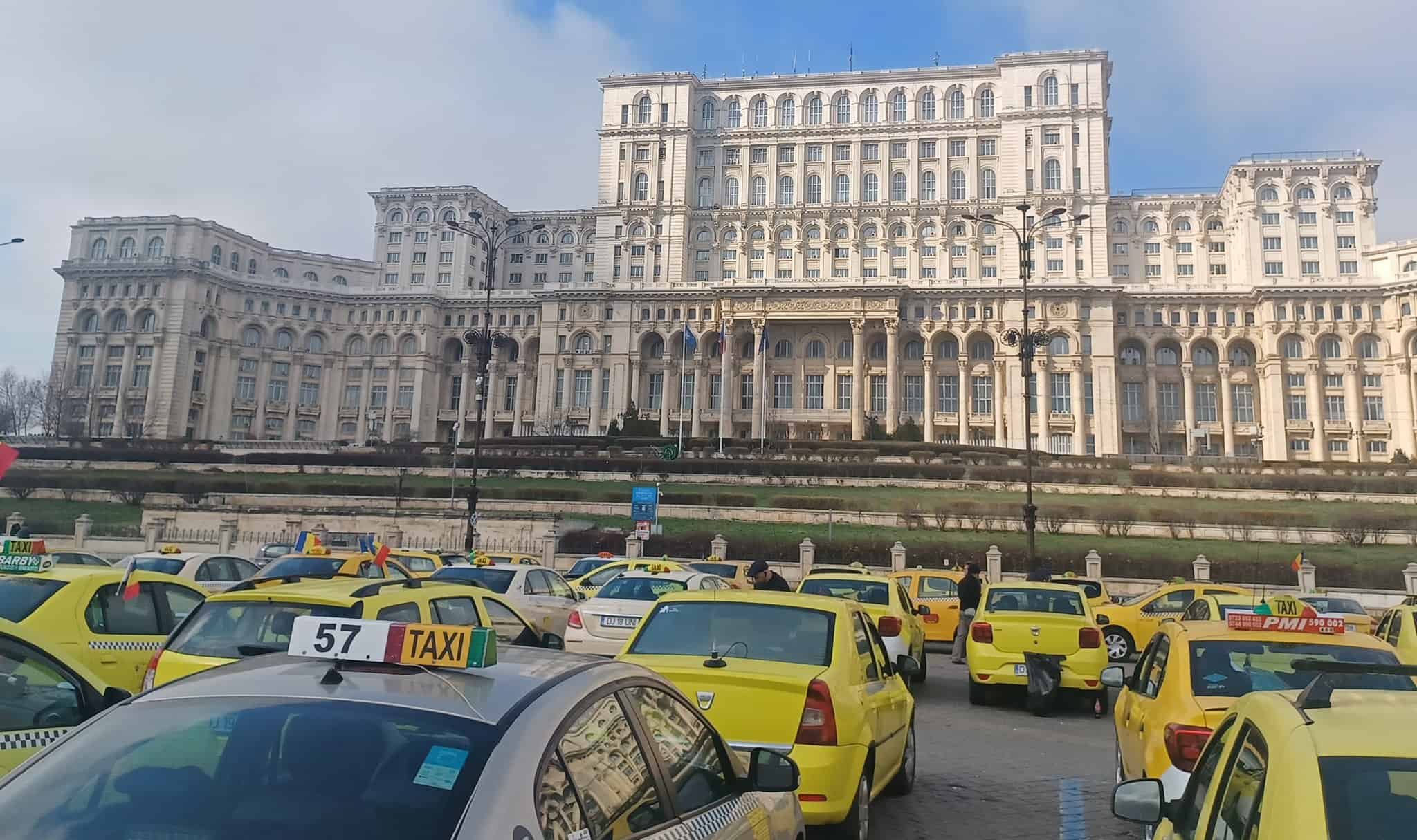 Taximetriștii au protestat pentru a treia zi consecutiv la București. Șofer: „Ne gândim să organizăm un protest și la Sibiu” (foto)