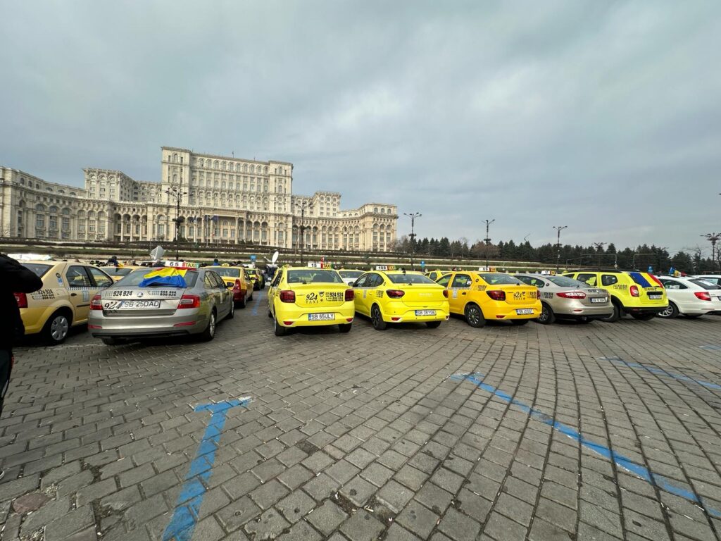 peste 50 de taximetriști sibieni participă la protestul din bucurești. „dacă este cazul, va ține și trei zile” (foto)