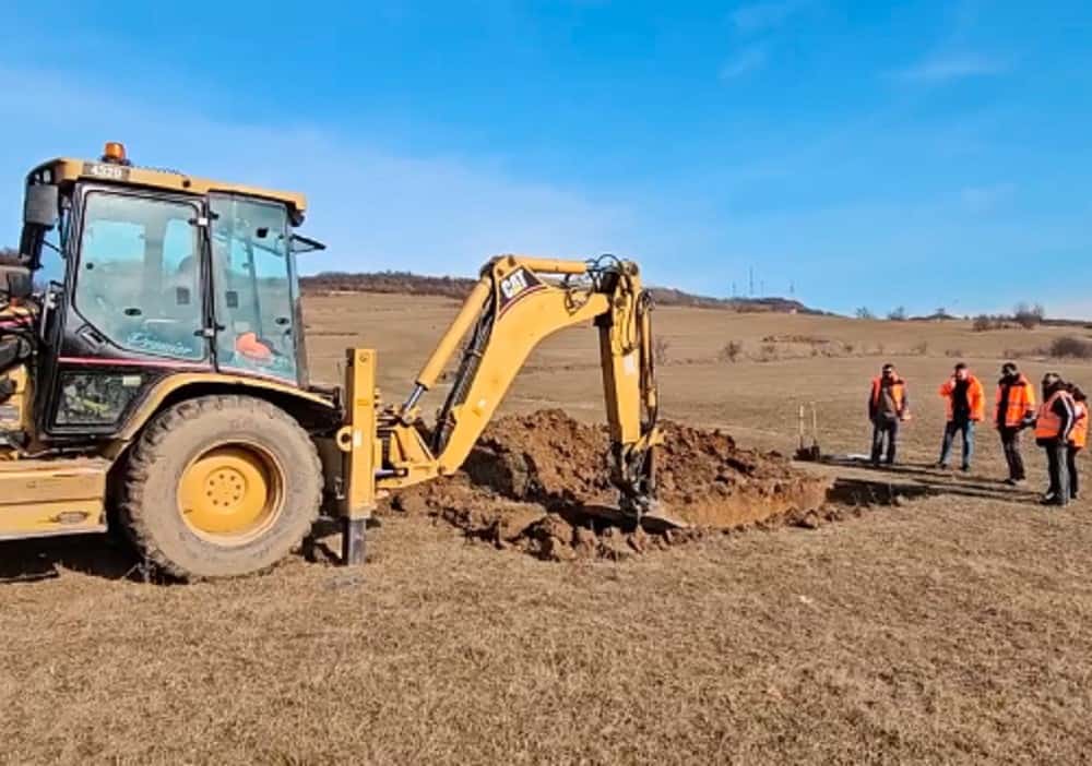 Cercetări arheologice pe lotul 3 al autostrăzii Sibiu – Făgăraș. Se caută posibile situri (video)