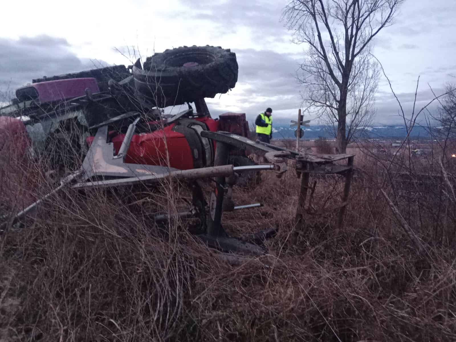 tractor lovit de tren la ocna sibiului