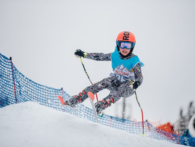 kids race, la păltiniș arena. un succes pe pârtie pentru micii schiori și snowboarderi. cine sunt câștigătorii