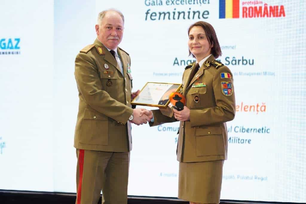 Sibianca Annamaria Sârbu de la AFT Sibiu, premiată la Gala Excelenței Feminine. A câștigat Premiul de Excelență pentru Comunicare în Spațiul Cibernetic și Comunicații Militare