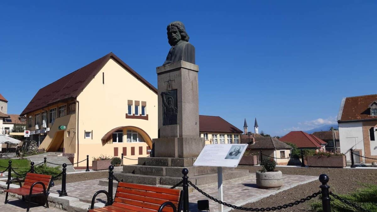 Statuia lui Gheorghe Lazăr din Avrig. O poveste despre sacrificiu și onoare (foto)