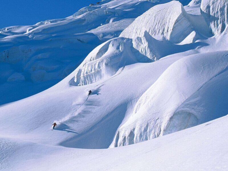 cinci schiori morți în alpi, unul încă dispărut după o avalanșă