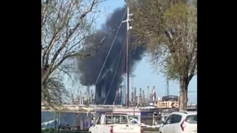 explozie la rafinăria petromidia din năvodari. intervin mai multe echipaje de pompieri (video)