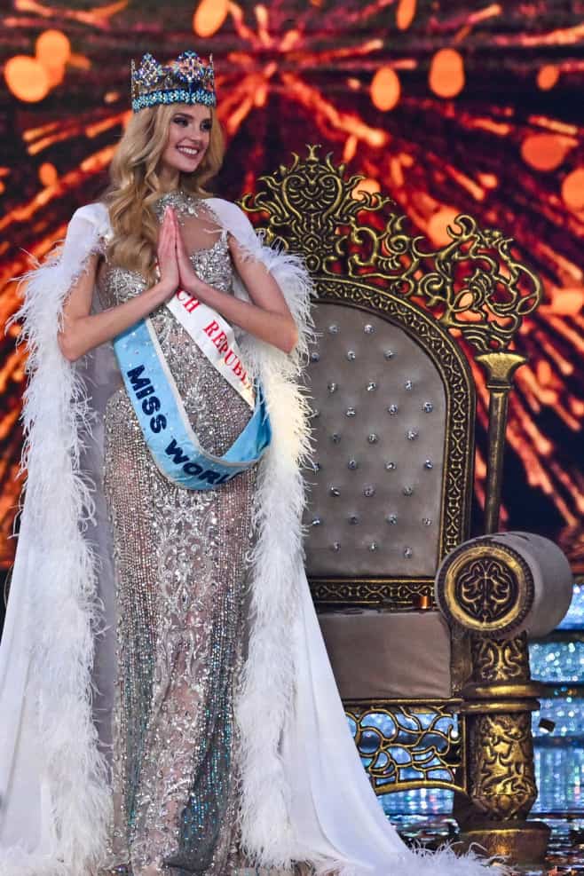 krystyna pyszkova din cehia este încoronată miss world 2024, câștigând titlul de "cea mai frumoasă femeie din lume"