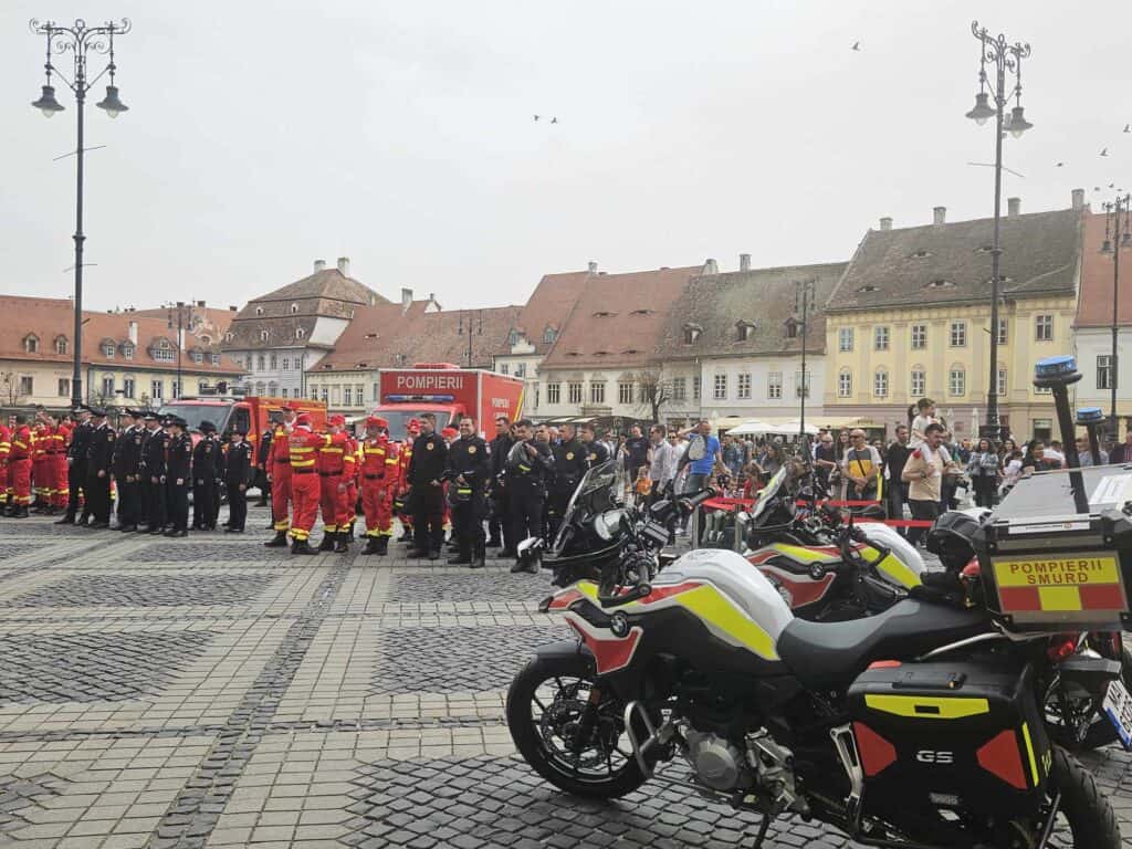 reacție ultra rapidă în situații critice la sibiu: isu a prezentat motocicletele de intervenție smurd