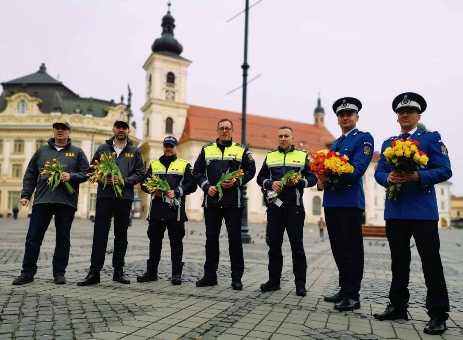 Flori de la jandarmi pentru doamnele și domnișoarele care au avut drum prin centrul Sibiului. Am arătat respectul față de femei ” (foto)